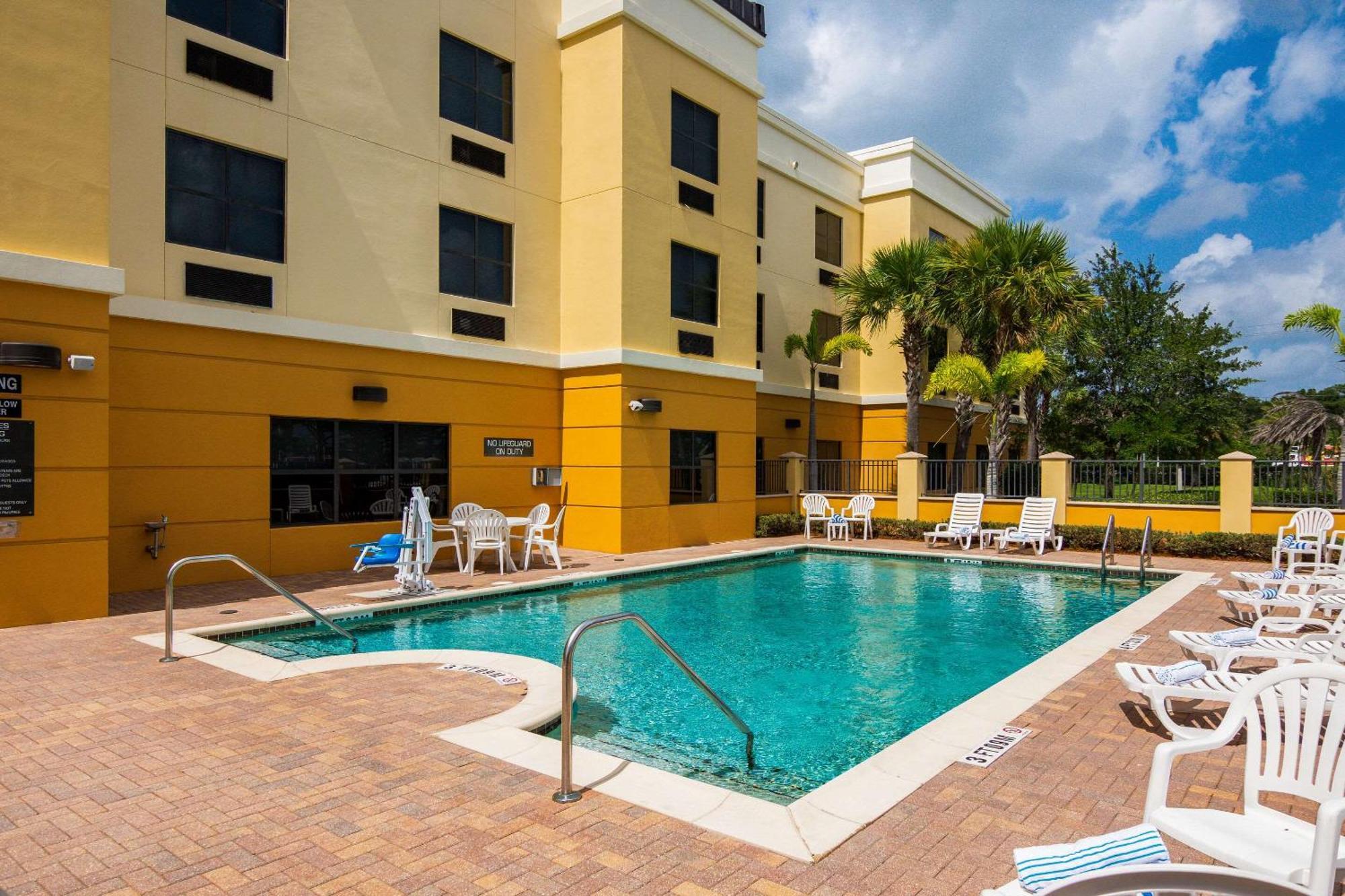 Comfort Suites Vero Beach I-95 Kültér fotó